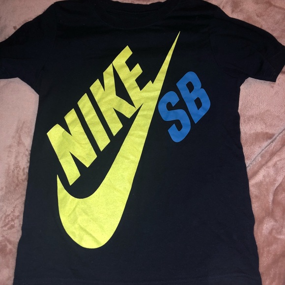 Boys Nike Outfits T-shirt and Dri-Fit shorts Small - Picture 4 of 8